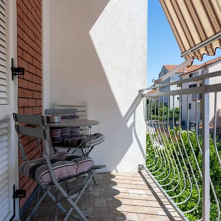 With Parking Space - 22290 Lägenhet Vodice