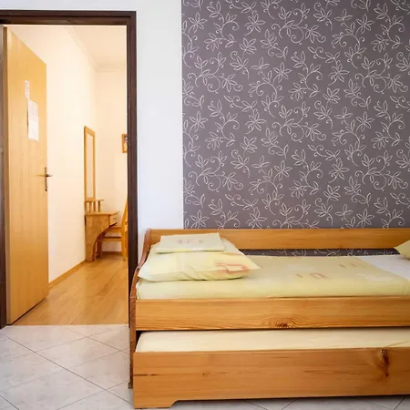 Apartman With Parking Space - 22290 *